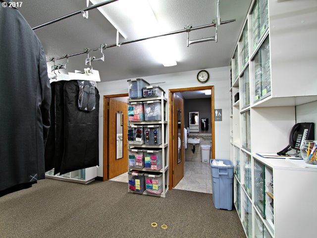 329 E Happy Valley Rd, Roseburg, OR 97471